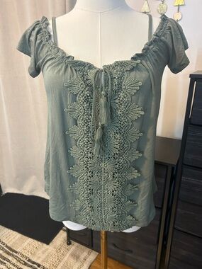 Women’s Ultra Pink Sage Green Crochet-Front Women’s Top Size Small